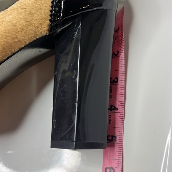 Diane Von Furstenberg Stylish Black and Tan Women's Heels - Picture 4 of 9